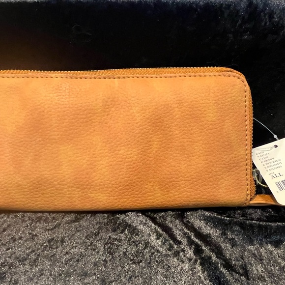 Free People NWT vegan leather wallet!! - Picture 2 of 3